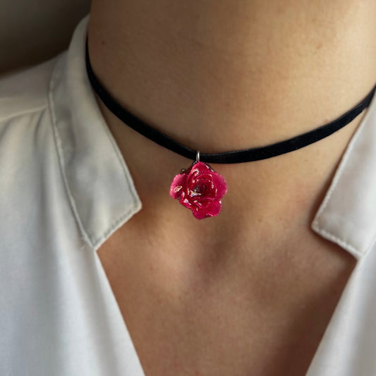 COLLANA CHOKER IN VELLUTO NERO CON BOCCIOLO DI ROSA VERA