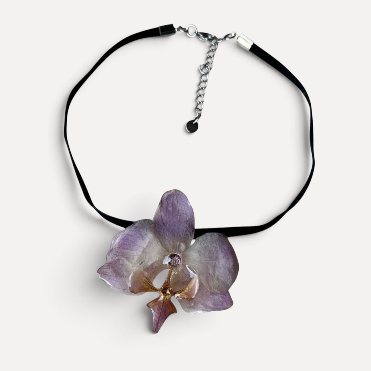 COLLANA CHOKER IN VELLUTO NERO CON FIORE DI ORCHIDEA VIOLA VERA