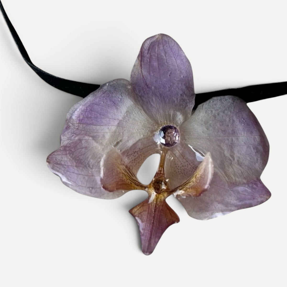 COLLANA CHOKER IN VELLUTO NERO CON FIORE DI ORCHIDEA VIOLA VERA