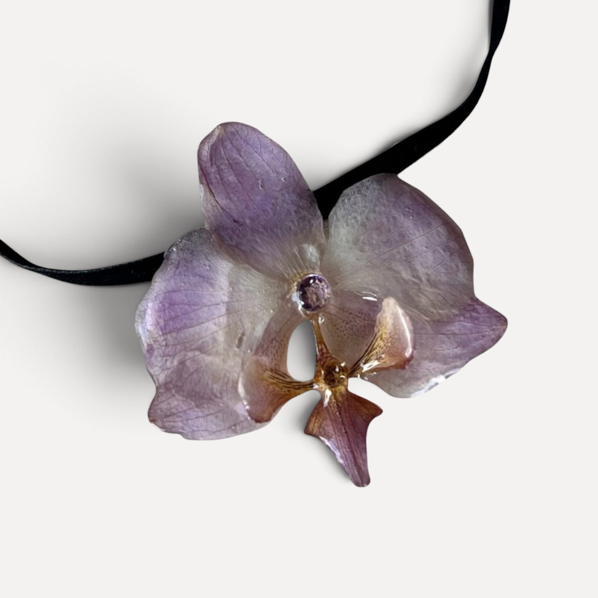 COLLANA CHOKER IN VELLUTO NERO CON FIORE DI ORCHIDEA VIOLA VERA