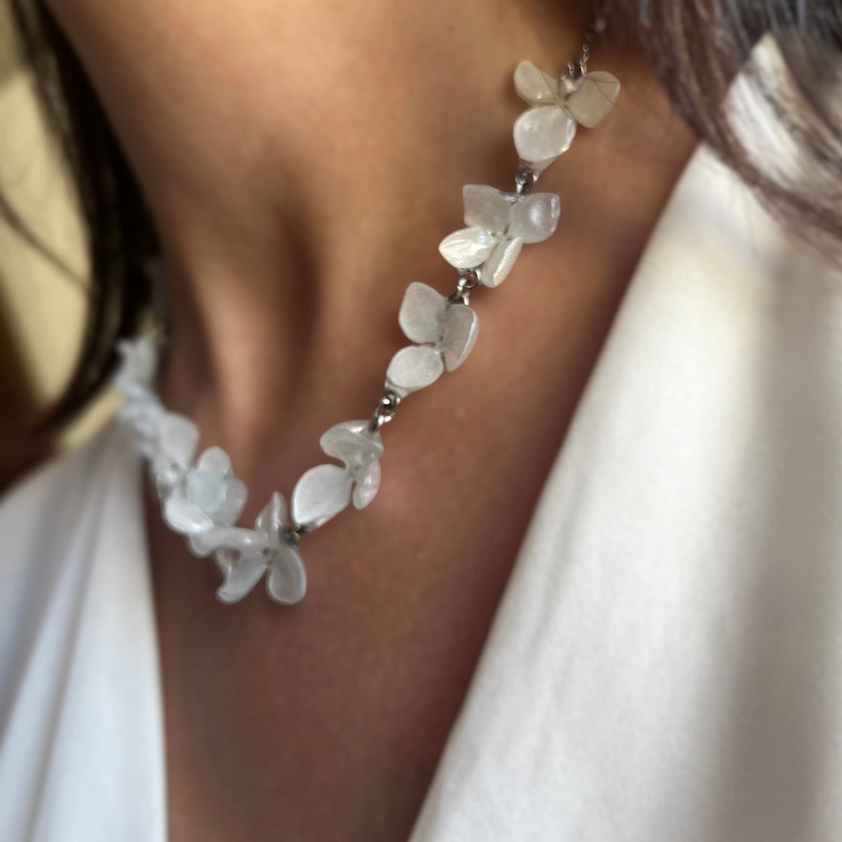 COLLANA GIROCOLLO CON FIORI VERI DI ORTENSIE CELESTI
