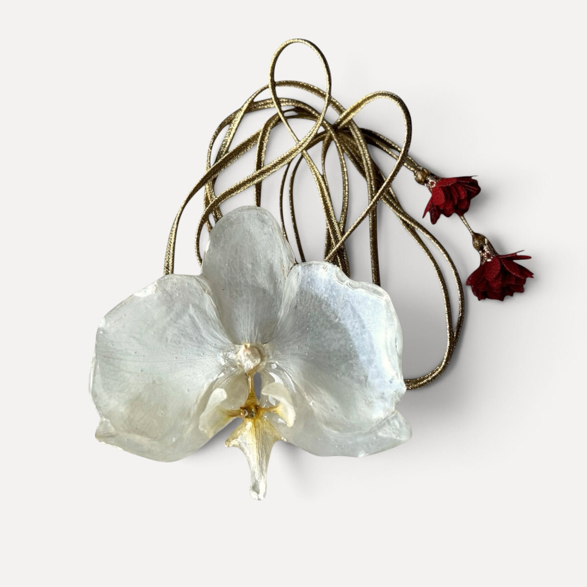 COLLARINO IN TESSUTO DORATO CON FIORE DI ORCHIDEA BIANCA VERA